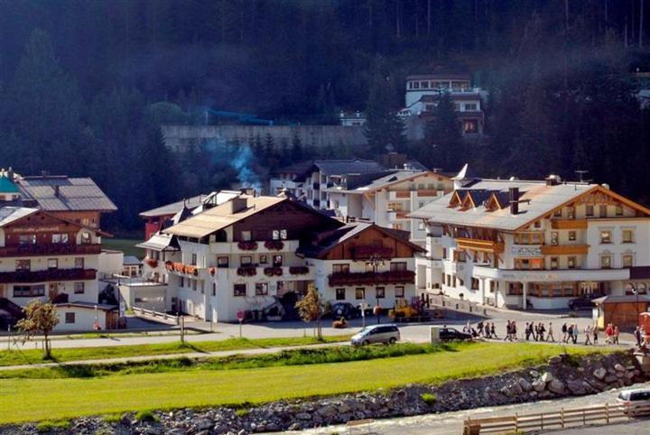 Hotel Kristall B&B Ишгъл Екстериор снимка